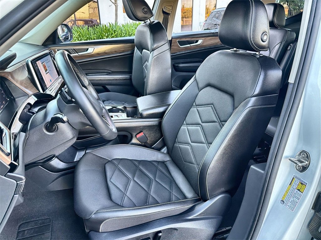 Used 2024 Volkswagen Atlas SE w/ Black Wheel Package image 13