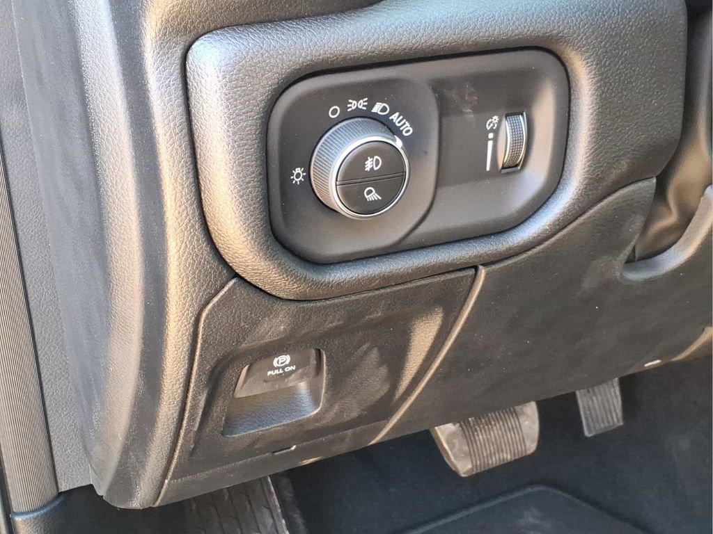 New 2026 RAM 1500 Express AWD/4WD image 19