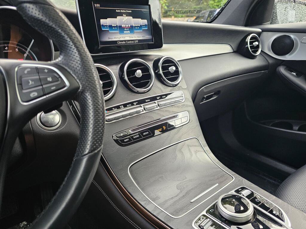 Used 2019 Mercedes-Benz GLC 300 4MATIC image 31