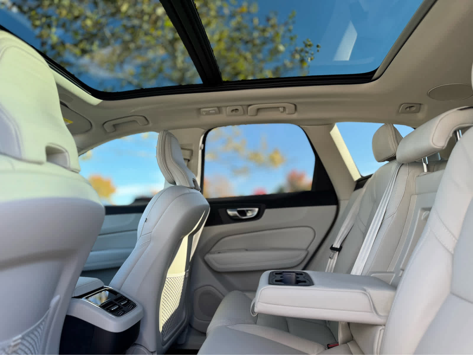 New 2026 Volvo XC60 B5 Ultra w/ Protection Package Premier image 21