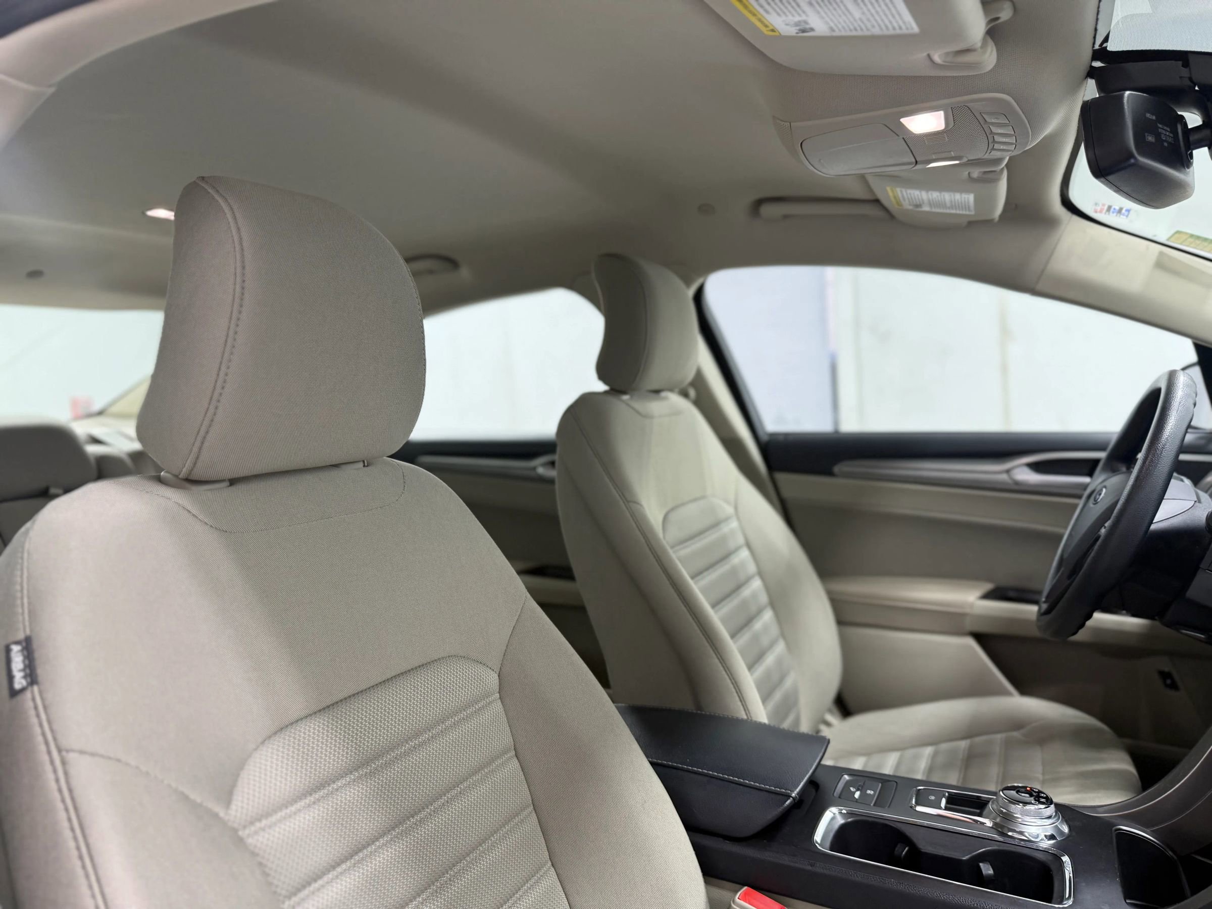 Used 2019 Ford Fusion SE image 25