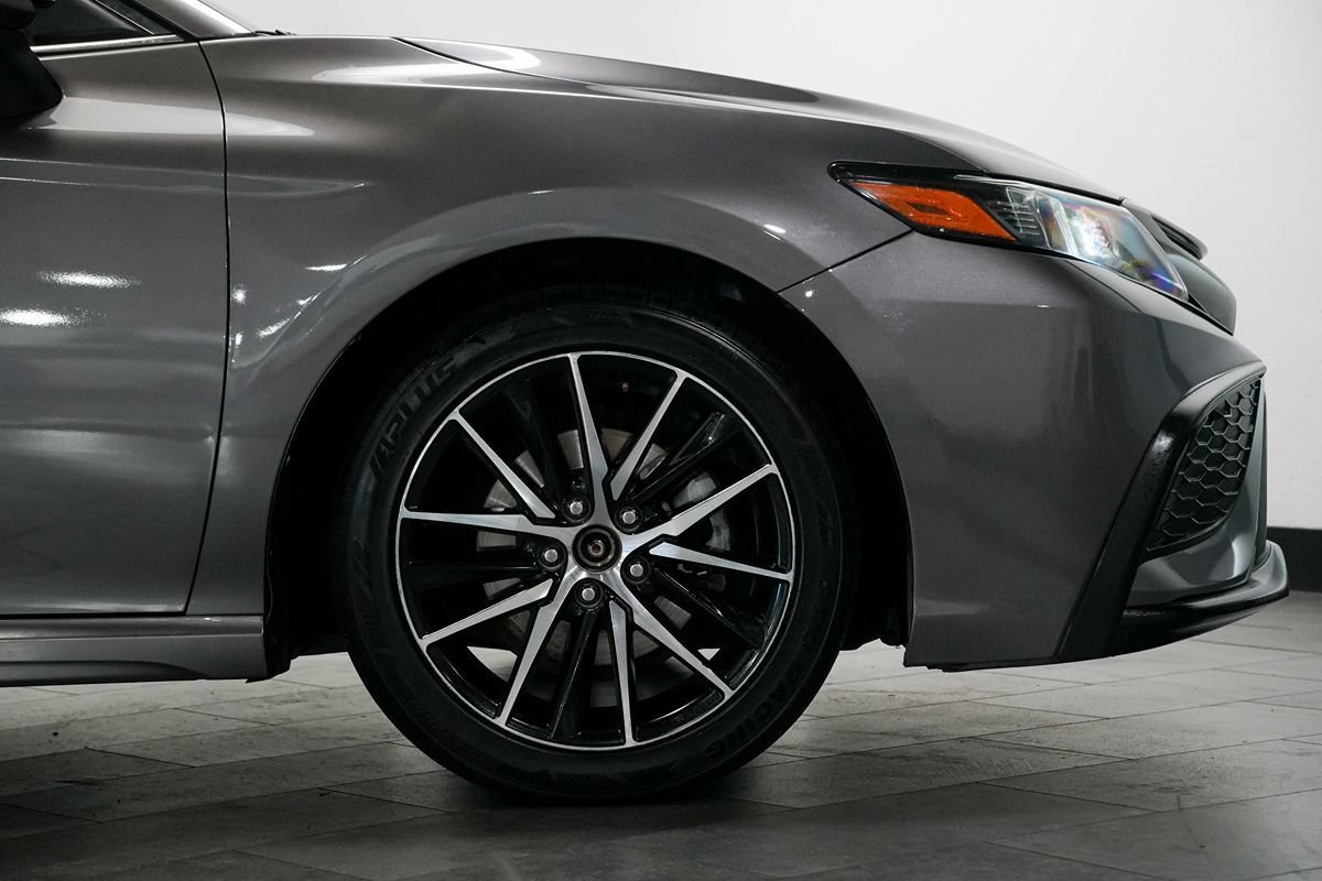 Used 2021 Toyota Camry SE FWD image 9