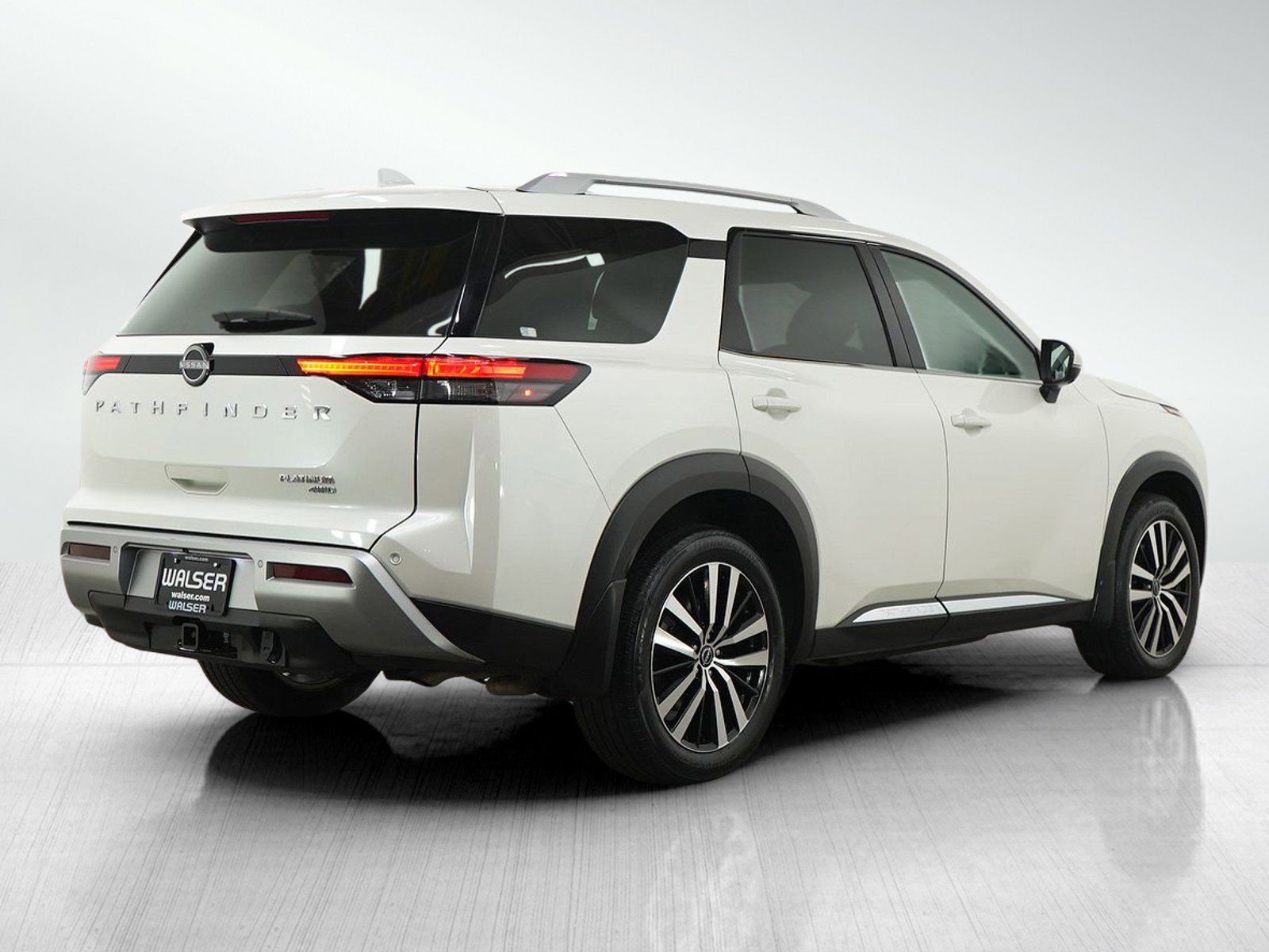 Used 2024 Nissan Pathfinder Platinum AWD/4WD image 5