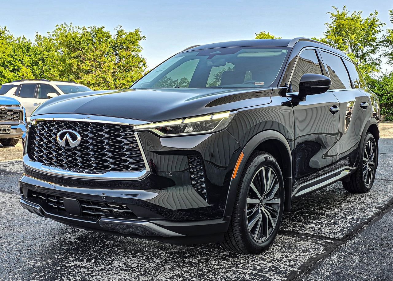 Used 2025 INFINITI QX60 Sensory w/ Vision Package AWD/4WD image 3