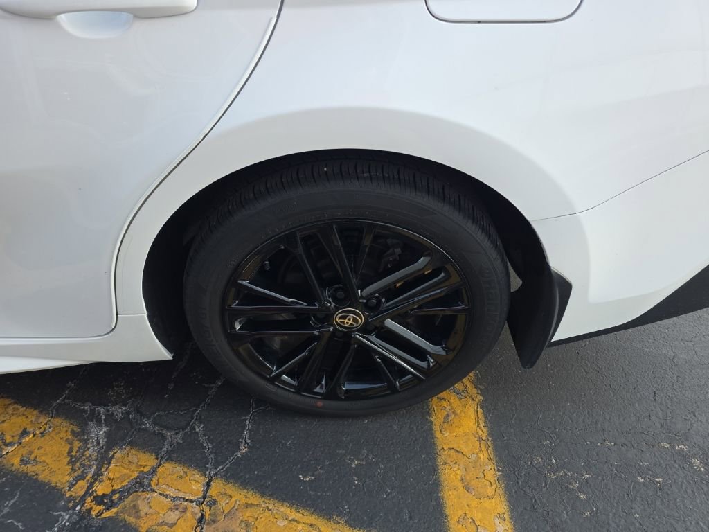 Used 2025 Toyota Camry SE image 11