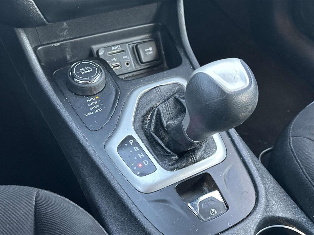 Used 2014 Jeep Cherokee Sport image 29