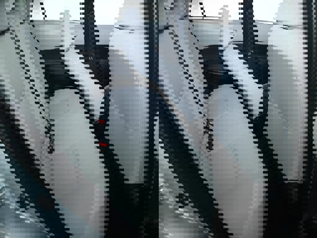 Used 2023 Toyota Corolla Cross L image 33