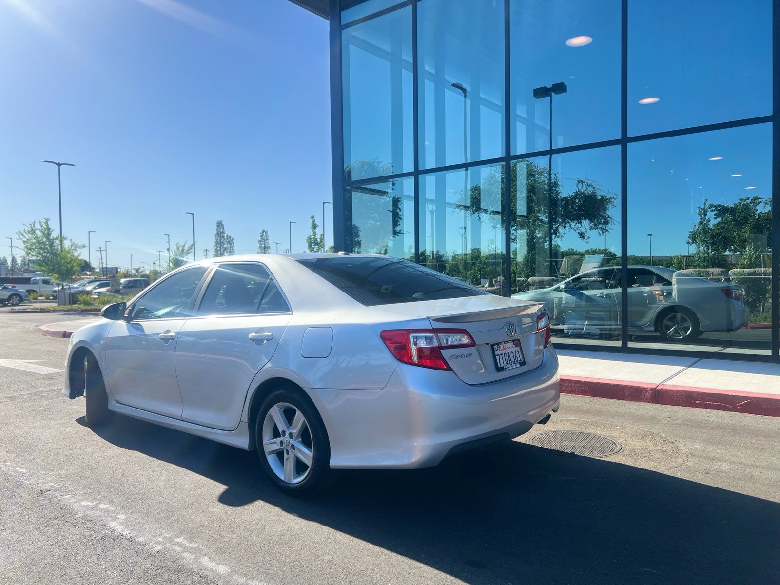 Used 2014 Toyota Camry SE FWD image 4