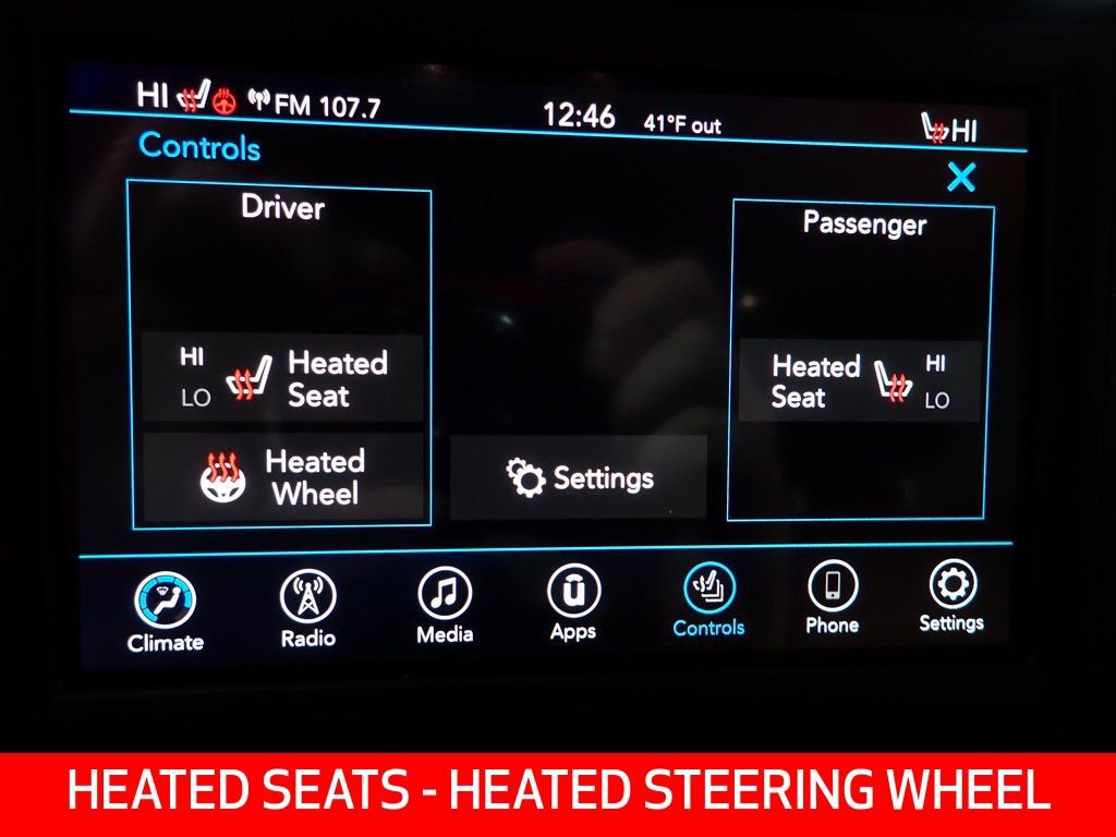 Used 2019 Chrysler Pacifica Touring-L image 3