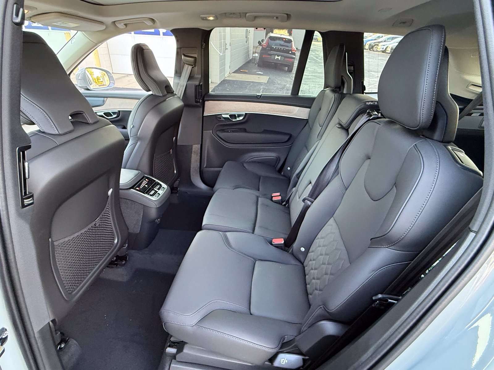 New 2027 Volvo XC90 B6 Plus AWD/4WD image 15