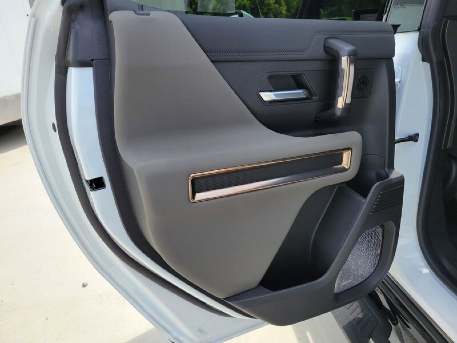 New 2025 GMC Hummer EV 2X image 31