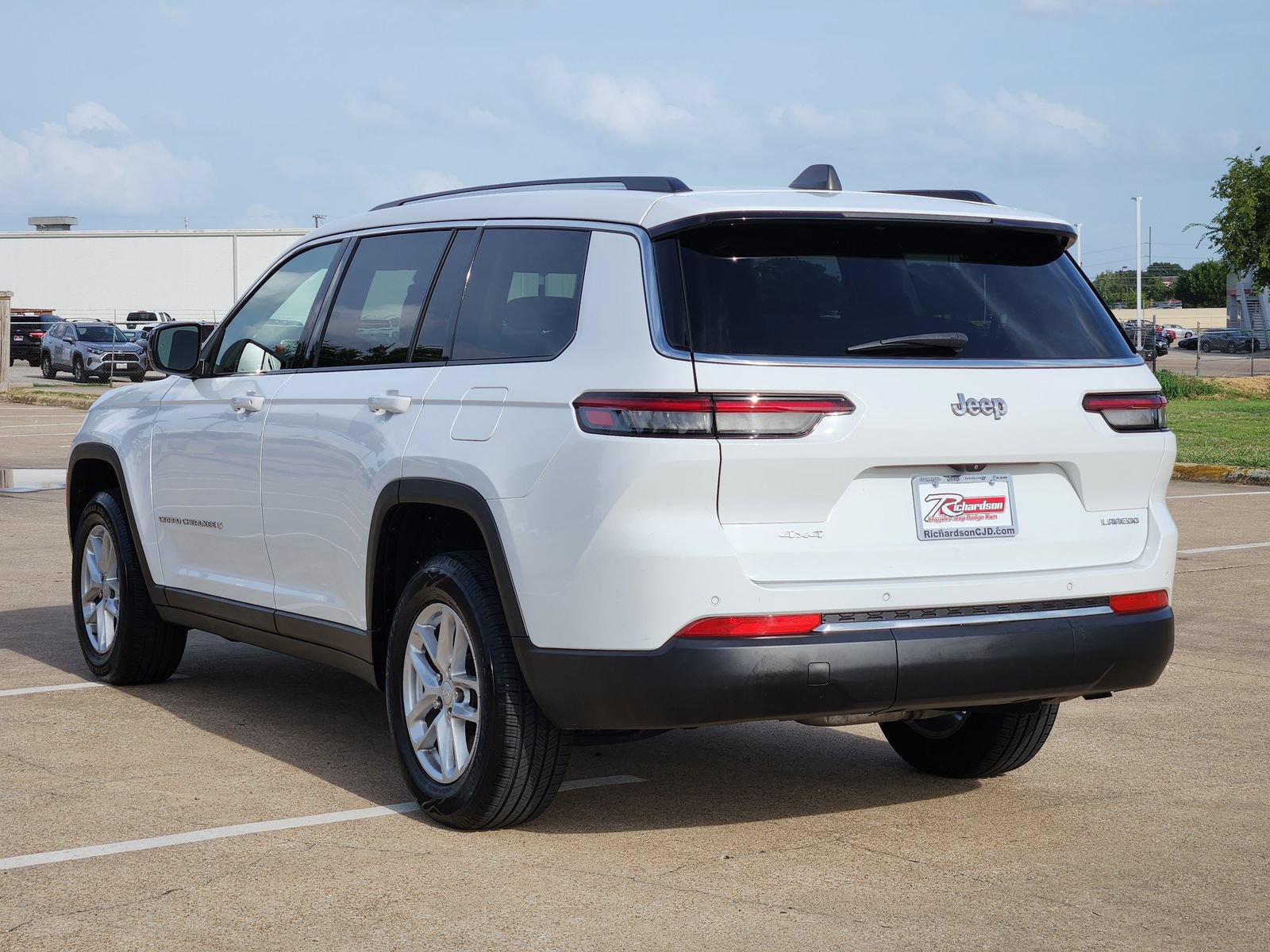 Used 2023 Jeep Grand Cherokee L Laredo w/ Luxury Tech Group I AWD/4WD image 4