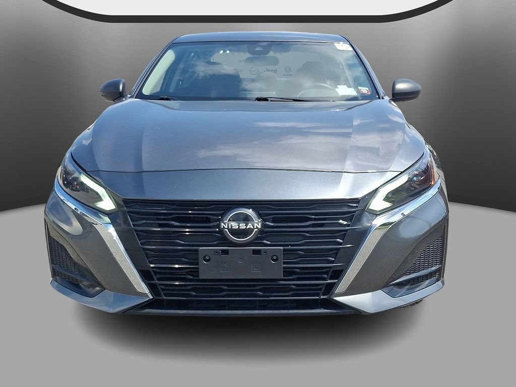 Used 2024 Nissan Altima 2.5 SV AWD/4WD image 2