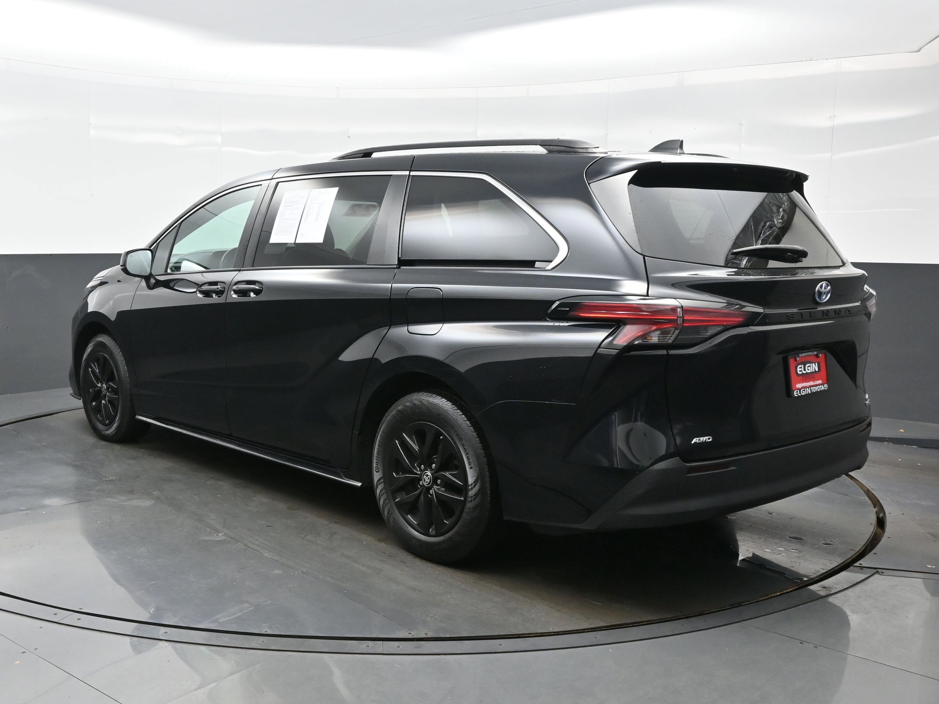 Used 2022 Toyota Sienna LE w/ LE Plus Package AWD/4WD image 4