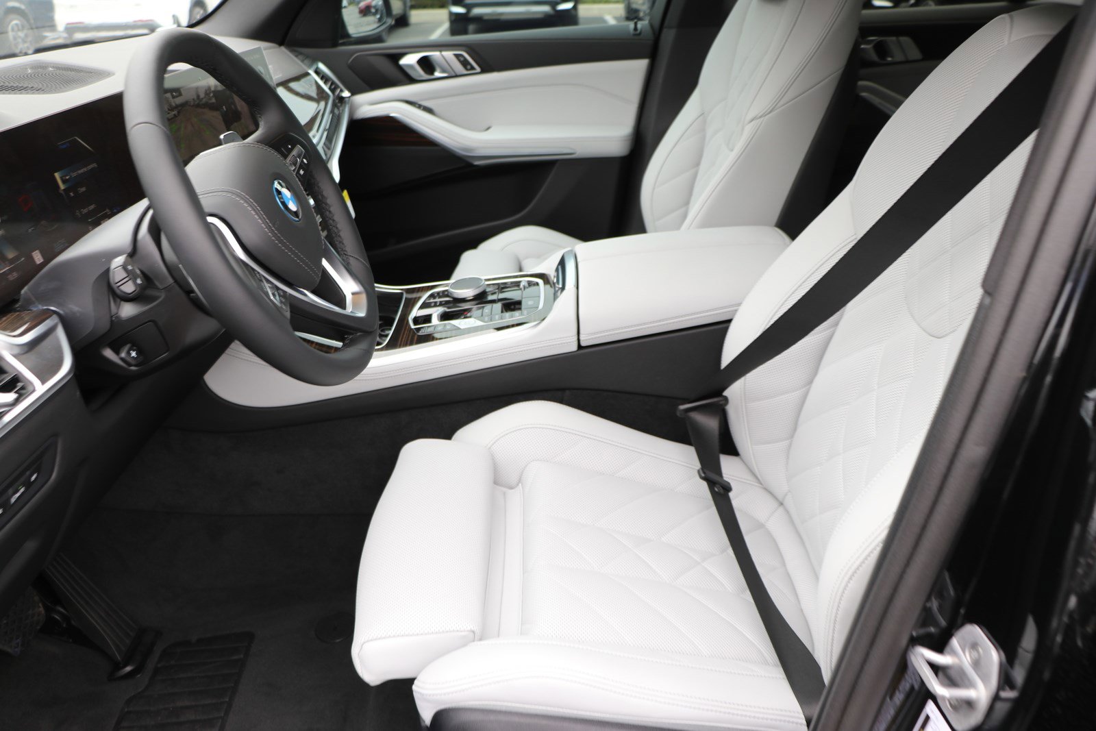 Certified 2025 BMW X5 xDrive50e w/ Parking Assistance Package image 15