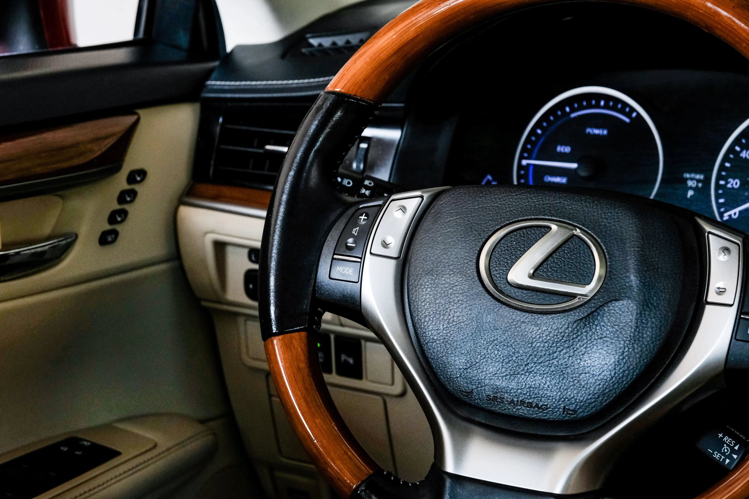 Used 2014 Lexus ES 300h w/ Luxury Package w/Bamboo Trim FWD image 16