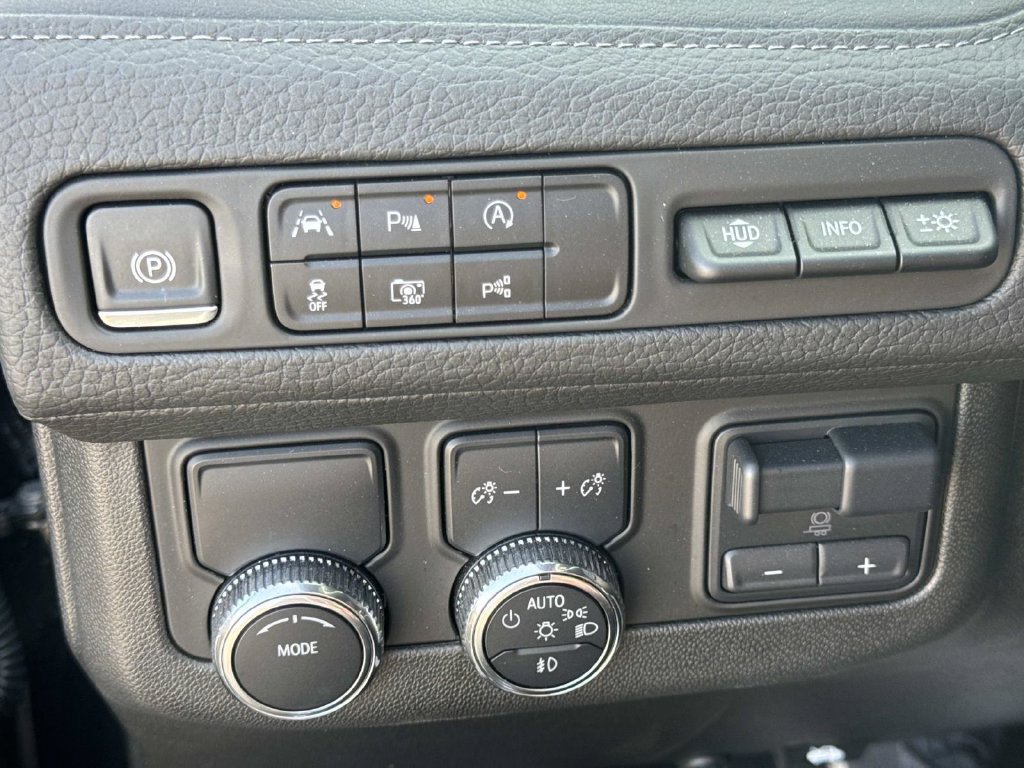 Used 2024 GMC Yukon XL Denali w/ Advanced Technology Package RWD image 30
