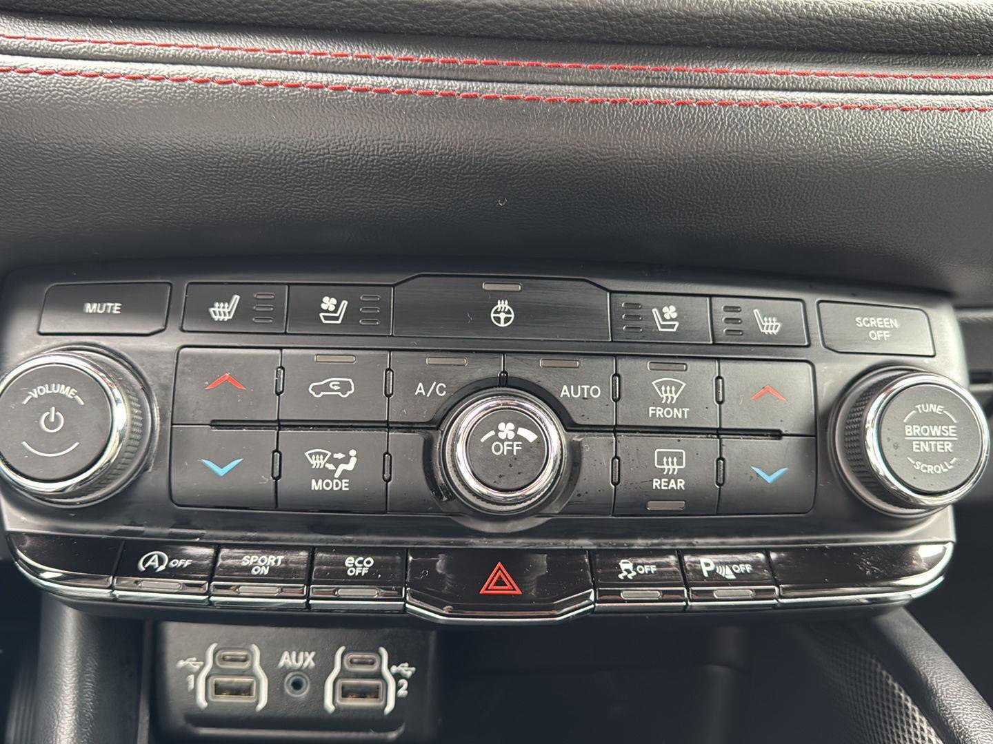Used 2024 Dodge Durango GT AWD/4WD image 16