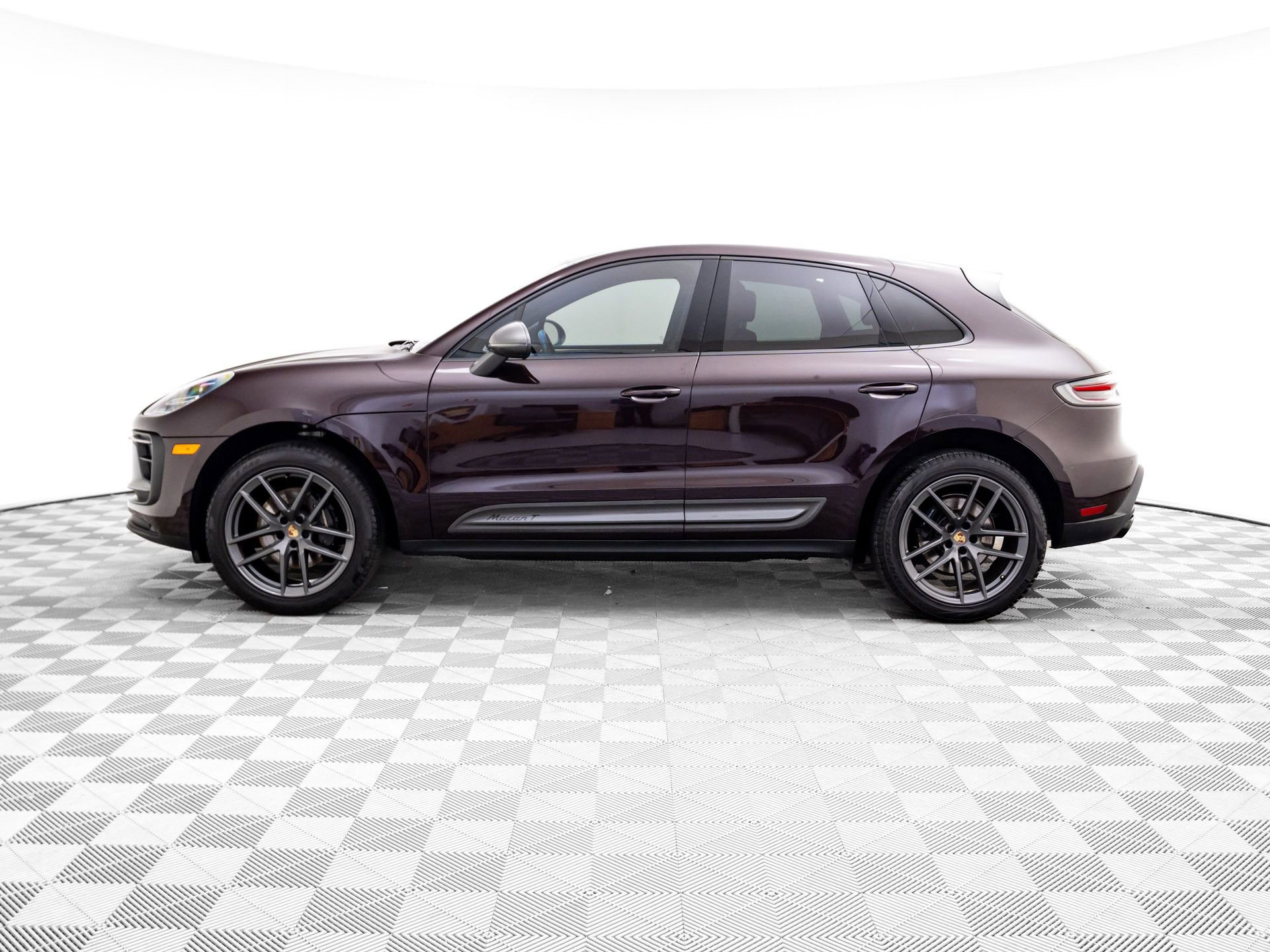 Certified 2024 Porsche Macan Turbo video 2