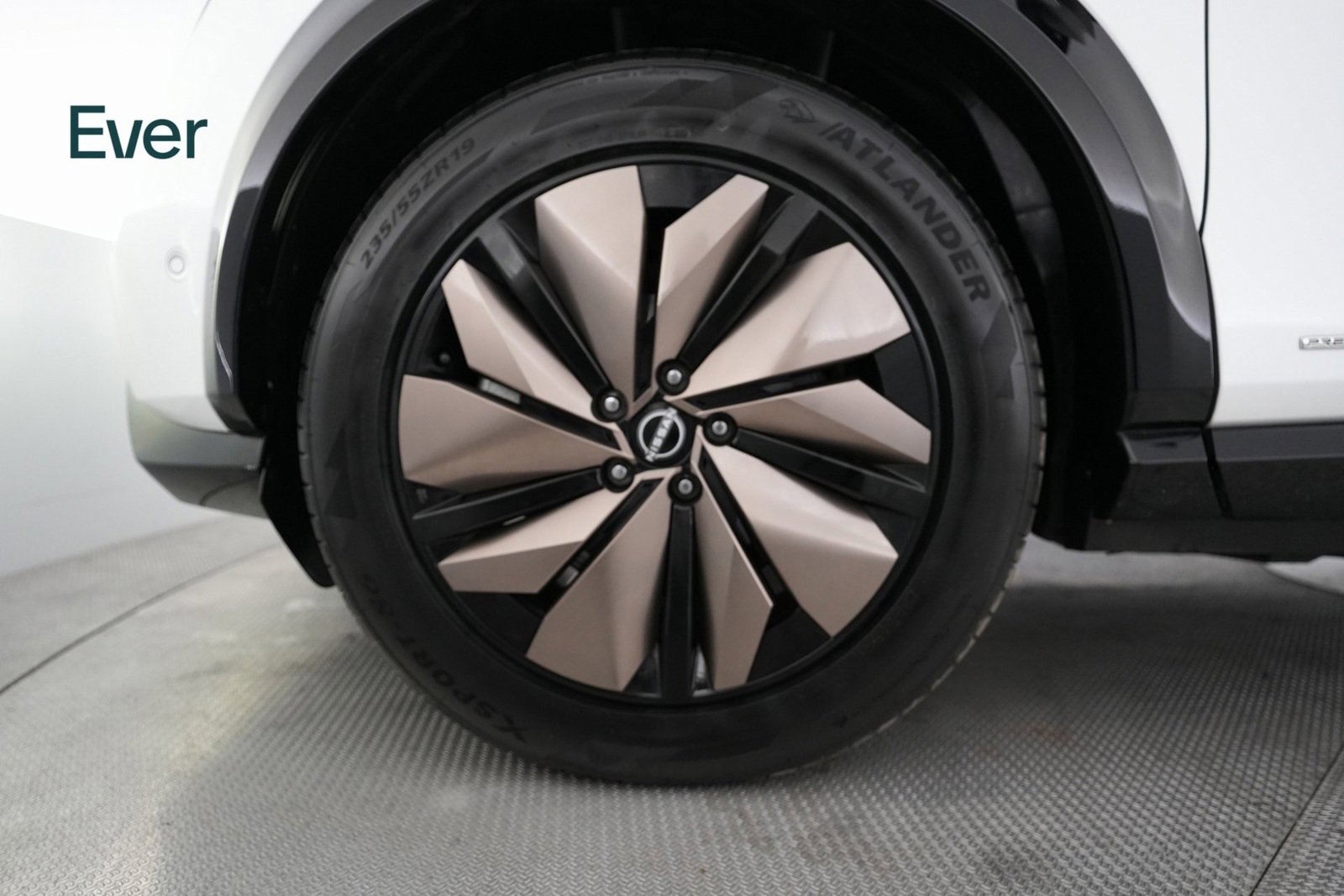 Used 2023 Nissan Ariya FWD image 20