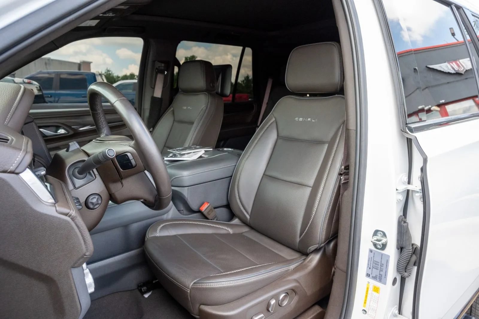 Used 2024 GMC Yukon Denali w/ Denali Reserve Package AWD/4WD image 35