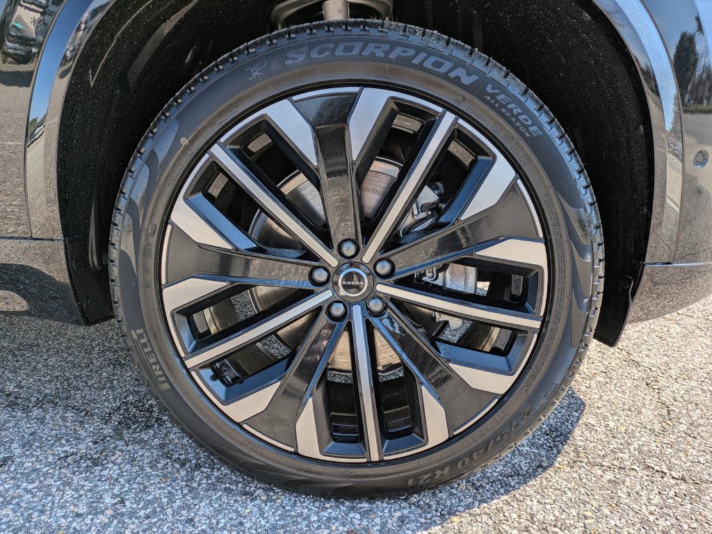 New 2026 Volvo XC90 B6 Plus w/ Protection Package Premier AWD/4WD image 11