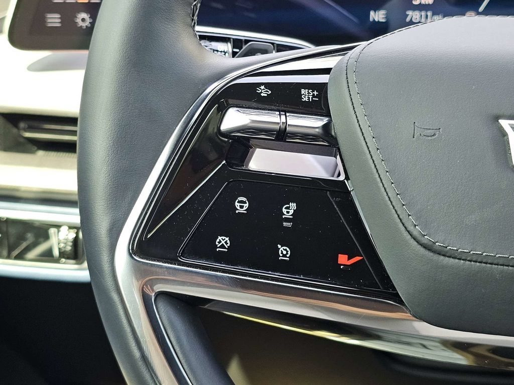 Certified 2026 Cadillac Vistiq Premium Luxury AWD/4WD image 31