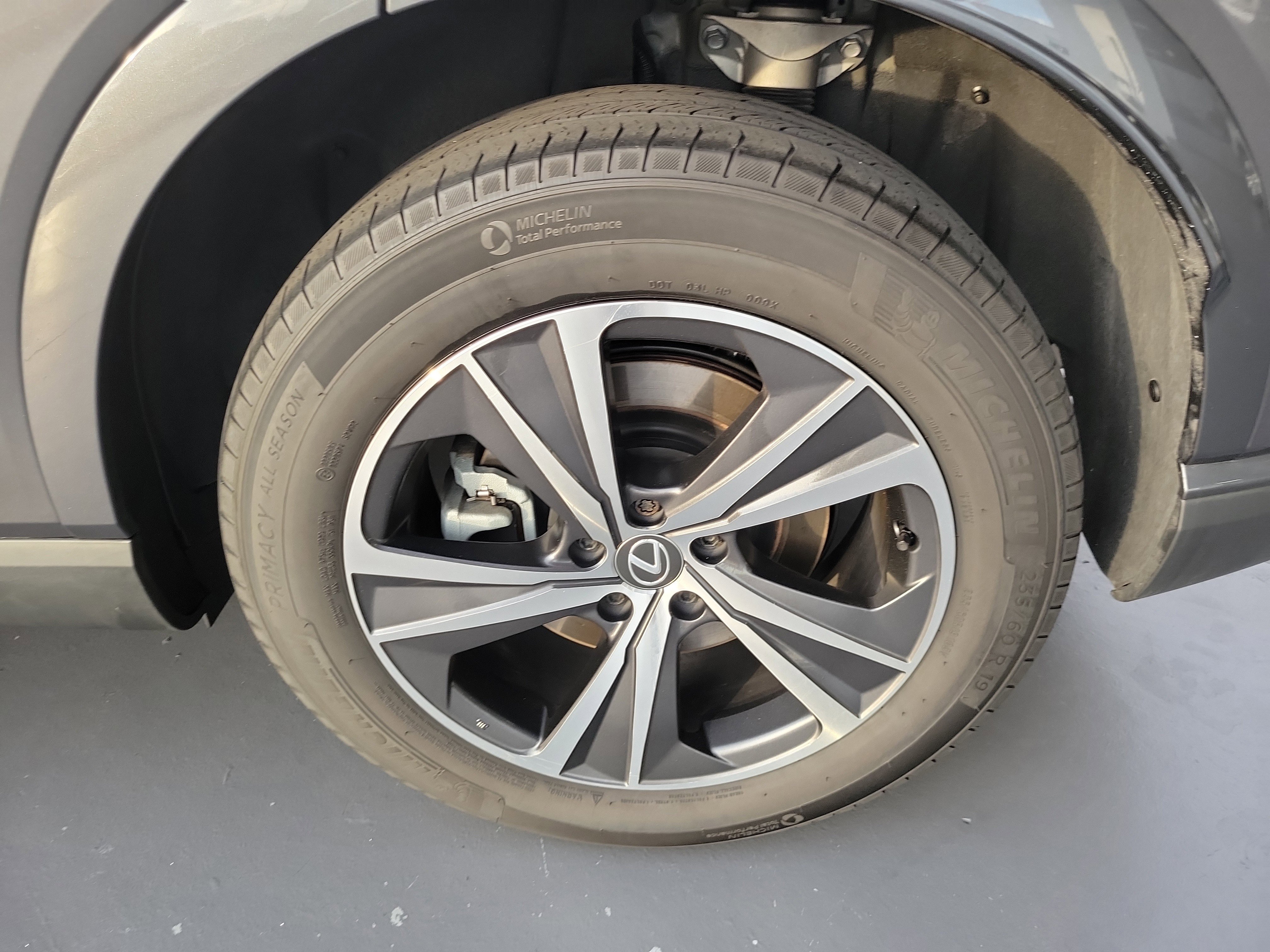 Used 2024 Lexus RX 350h w/ Accessory Package (Z1) image 28