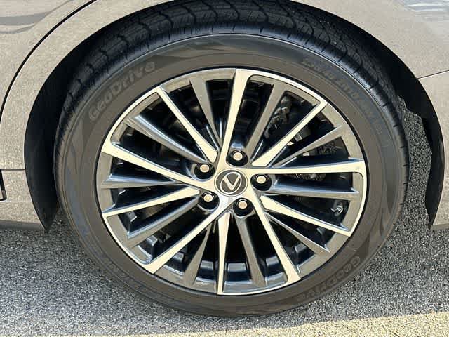 Used 2023 Lexus ES 350 w/ Premium Package FWD image 5
