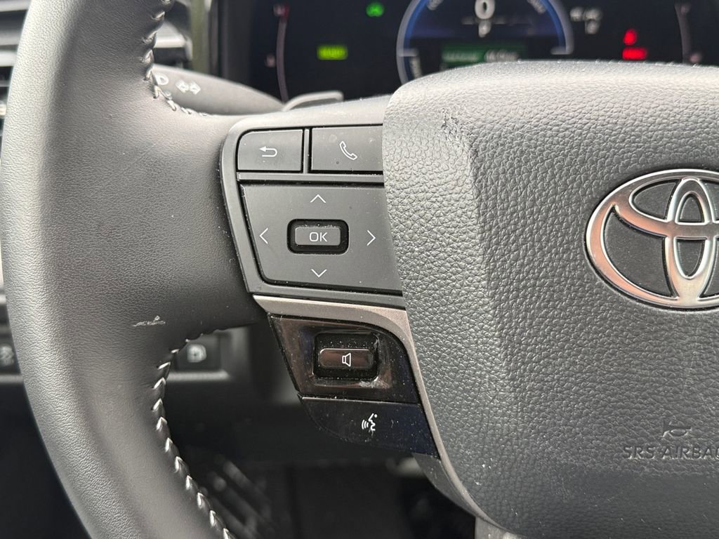 Used 2025 Toyota Camry SE FWD image 34