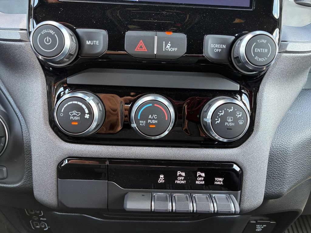 New 2026 RAM 1500 Warlock AWD/4WD image 4