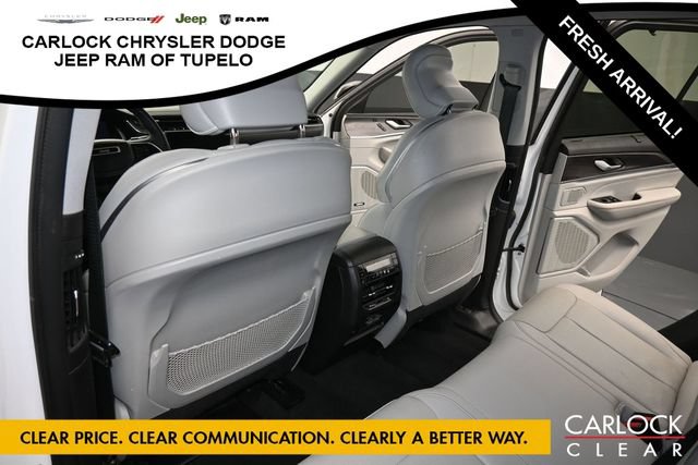 Used 2023 Jeep Grand Cherokee Overland w/ Luxury Tech Group IV AWD/4WD image 27