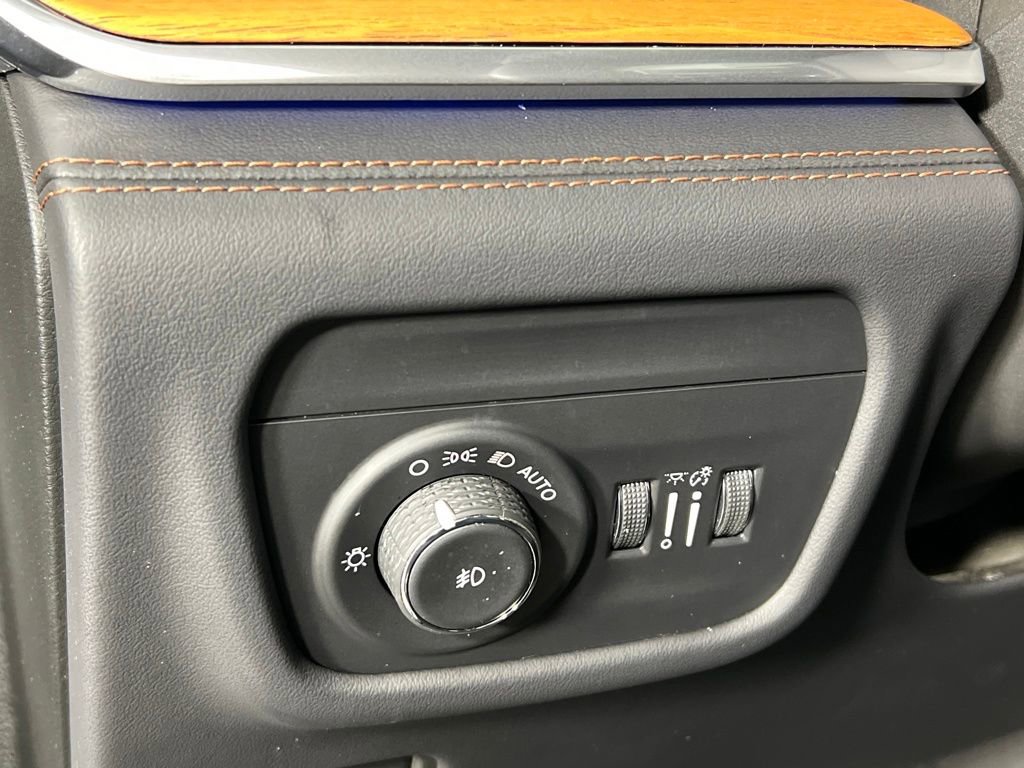 Used 2022 Jeep Grand Cherokee Summit image 20