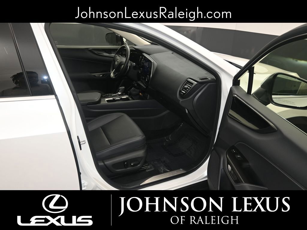 Certified 2025 Lexus NX 250 FWD w/ Accessory Package (Z1) image 10