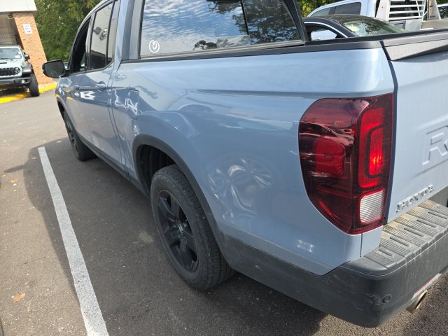 Used 2025 Honda Ridgeline Black Edition image 10