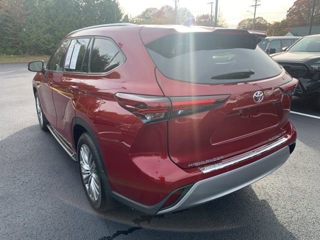 Used 2024 Toyota Highlander Platinum image 3