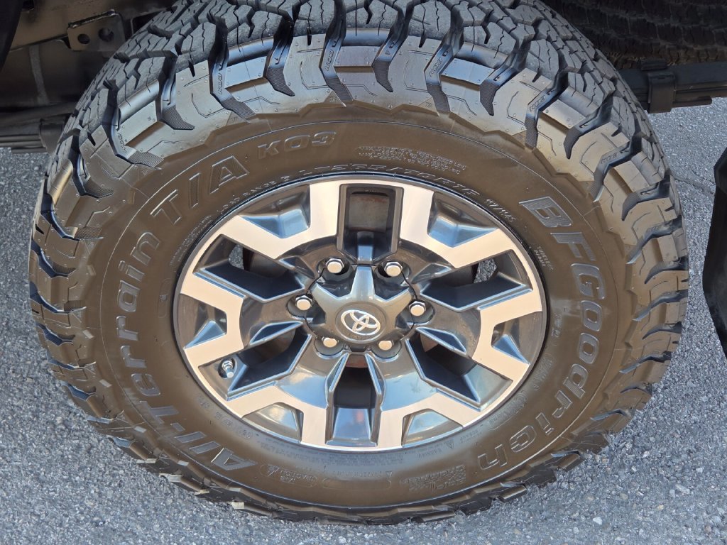 Used 2020 Toyota Tacoma TRD Off-Road AWD/4WD image 11