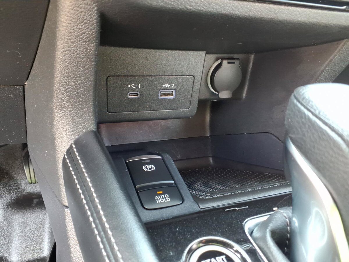 Used 2024 Nissan Kicks SR w/ SR Premium Package FWD image 22