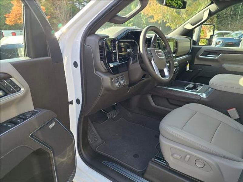 New 2026 GMC Sierra 2500 SLT w/ SLT Premium Package image 4