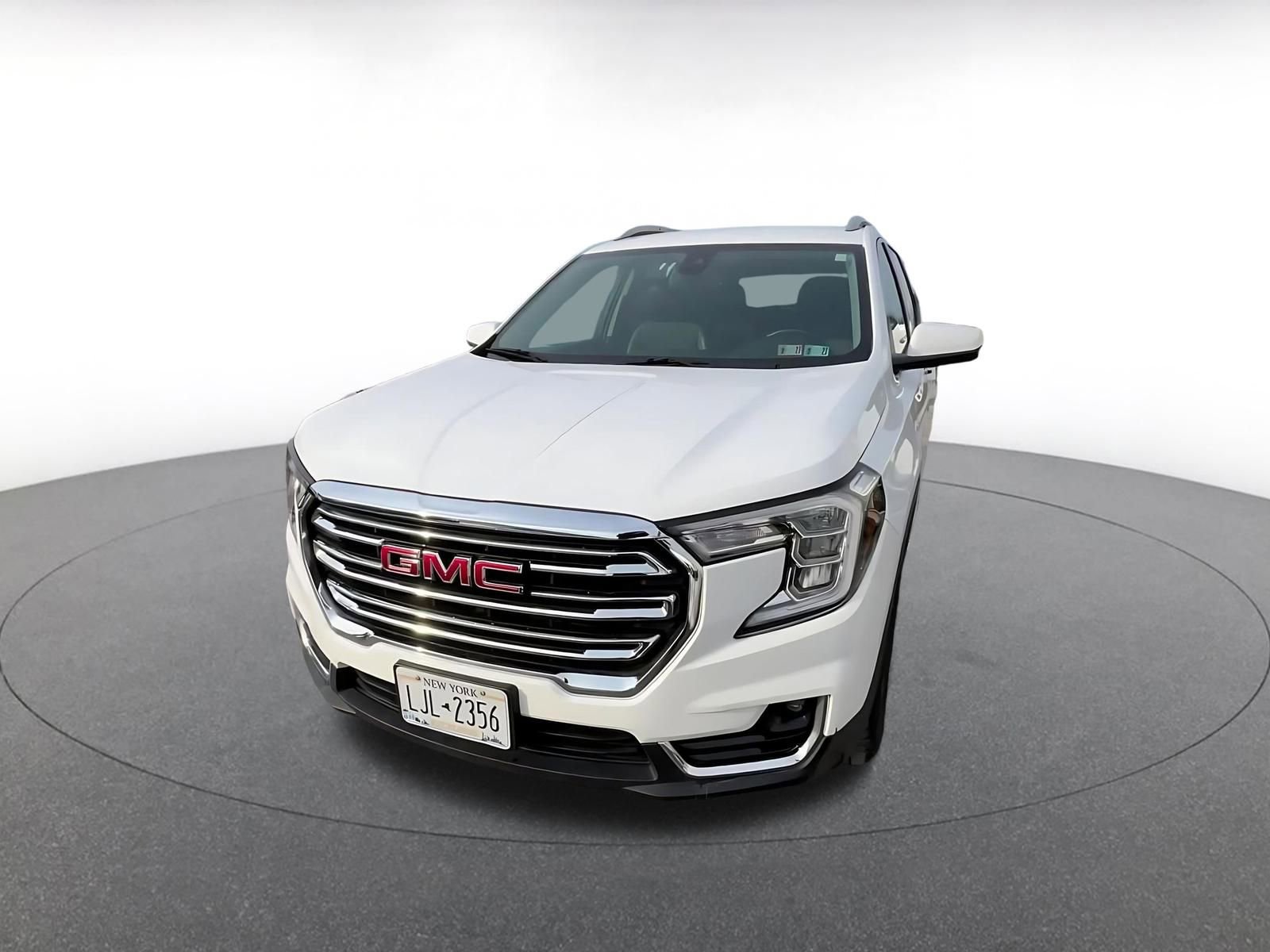 Used 2024 GMC Terrain SLT image 5