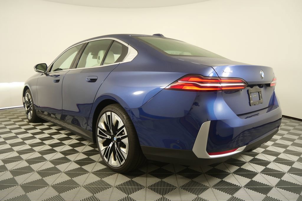 Certified 2025 BMW 540i xDrive AWD/4WD image 5
