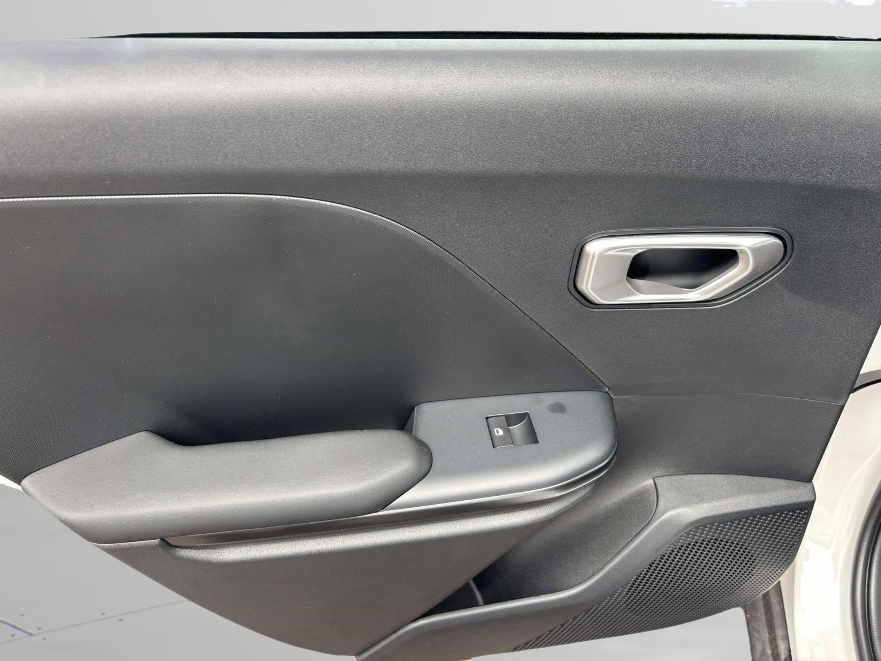 New 2026 Kia K4 LX image 17