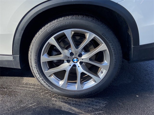 Certified 2022 BMW X5 xDrive40i w/ Parking Assistance Package image 11
