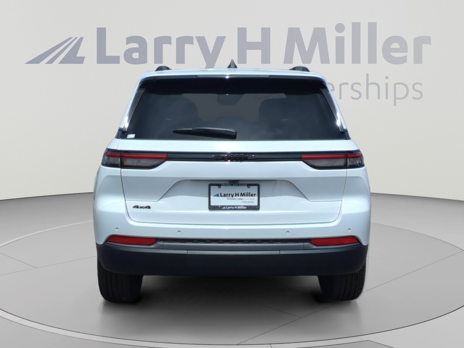 New 2026 Jeep Grand Cherokee Altitude AWD/4WD image 4