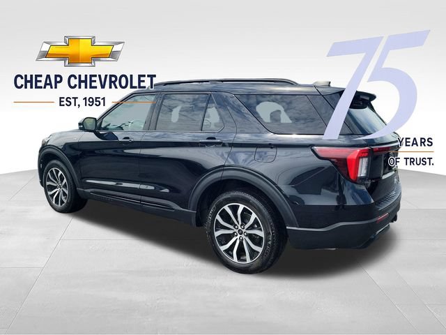 Used 2025 Ford Explorer ST-Line AWD/4WD image 3