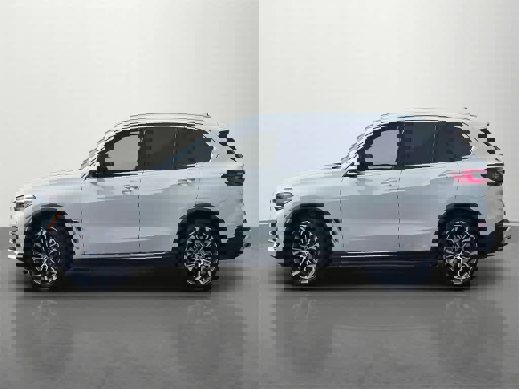 Used 2022 BMW X5 sDrive40i w/ Premium Package image 3