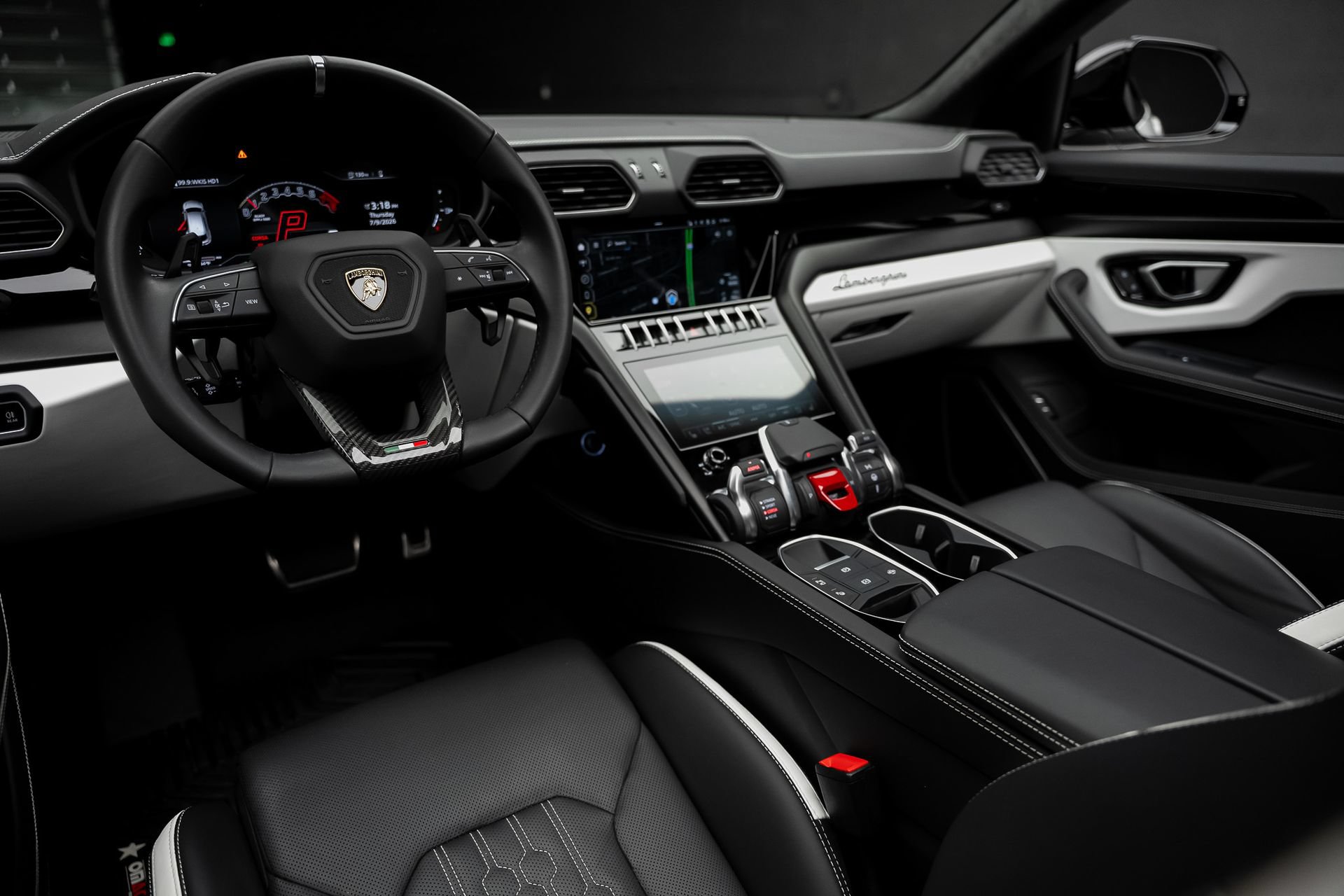Used 2024 Lamborghini Urus S AWD/4WD image 2
