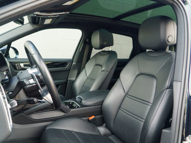 Certified 2023 Porsche Cayenne AWD/4WD image 5