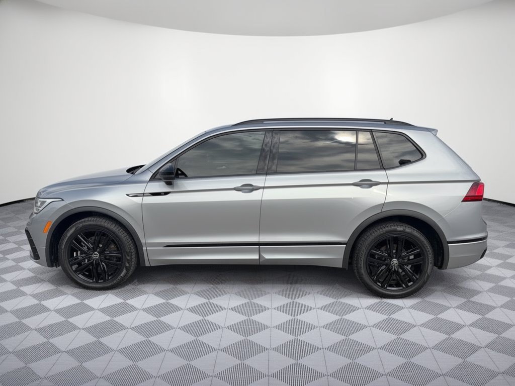 Used 2022 Volkswagen Tiguan SE R-Line FWD image 2