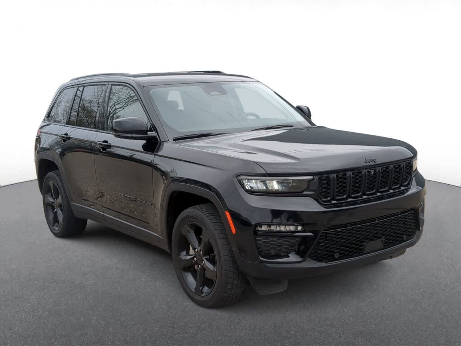 Used 2023 Jeep Grand Cherokee Limited w/ Luxury Tech Group II image 2